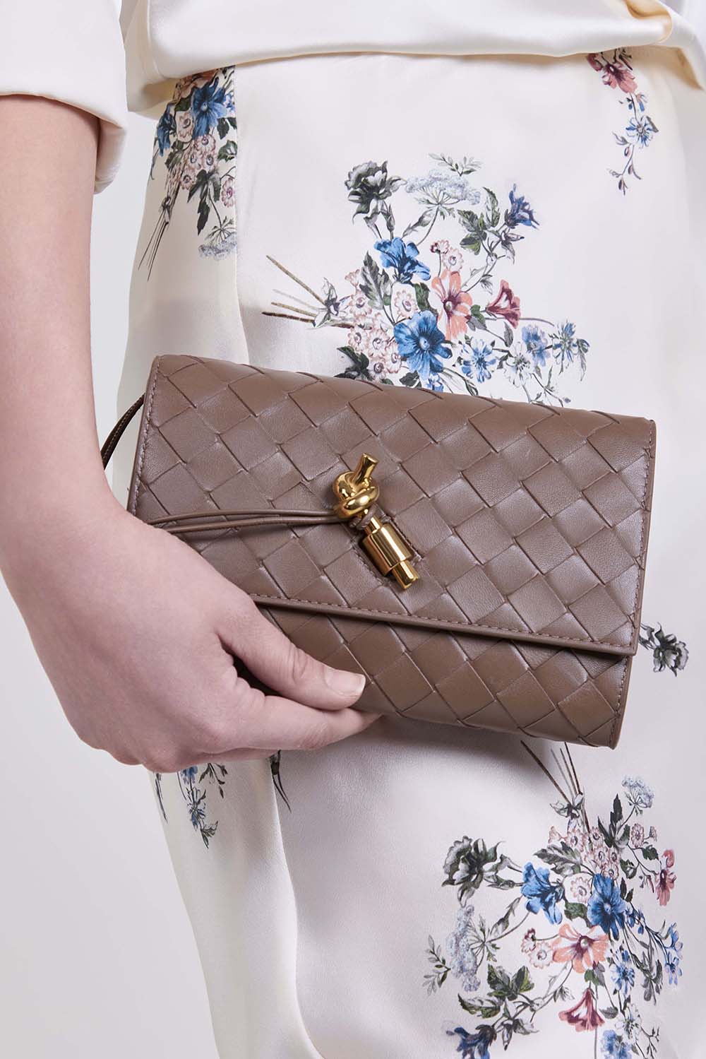 תמונת כל הלוק של תיק קלאץ אנדיאמו